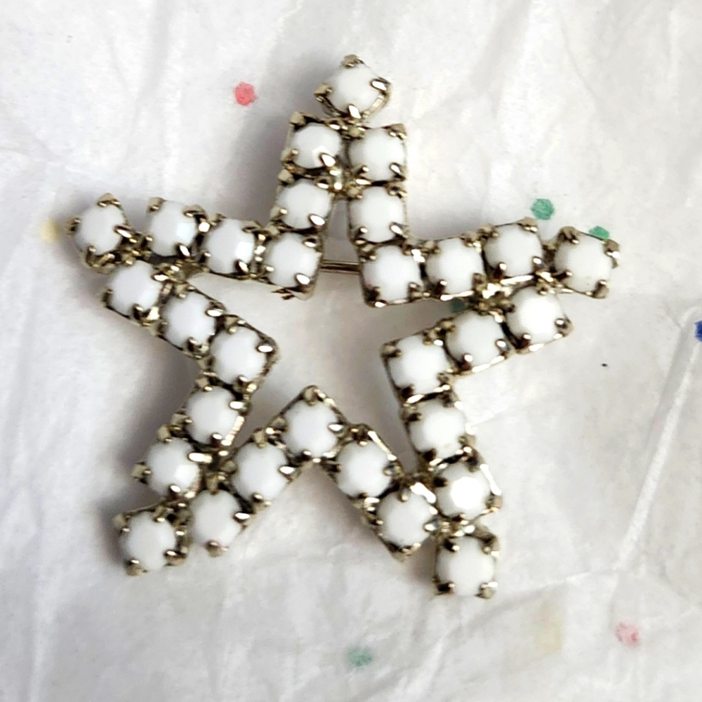 Vtg Milk Glass Open Prong Set Star Pin Brooch